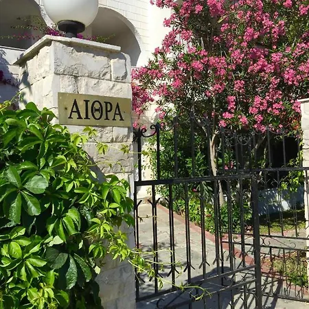 On The Appartement Polychrono